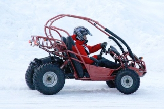  Iniciación a la conducción de un buggy en un circuito de hielo 